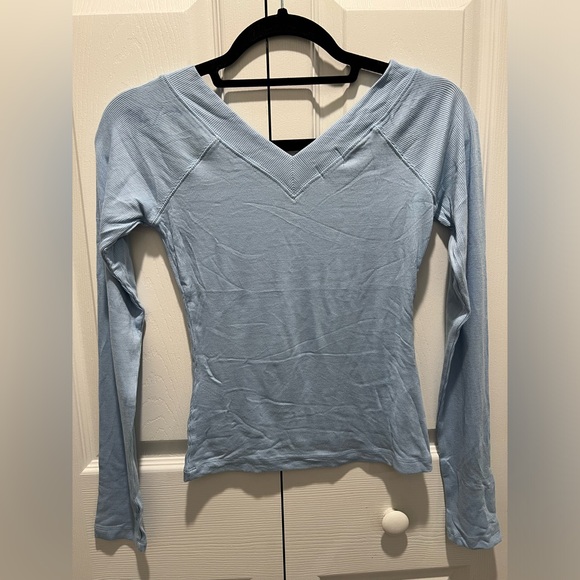 NWOT Urban Outfitters BDG Shannen Off-The-Shoulder Long Sleeve Tee - Picture 4 of 5